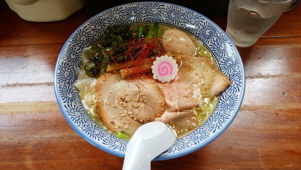「塩ワンタン麺＋味玉」@中華そば 仙人掌の写真
