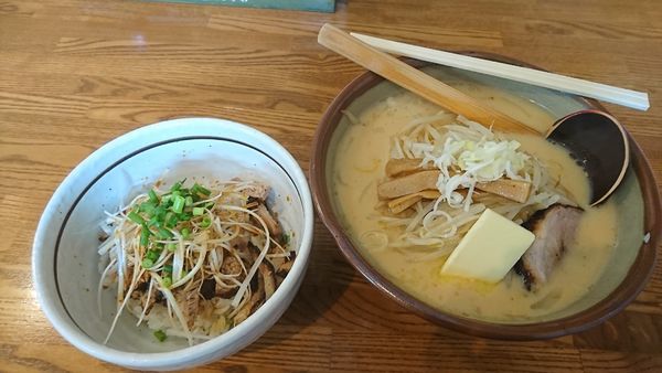 「味噌バターミルク + ミニチャーシュー丼」@札幌ラーメン めんくらの写真