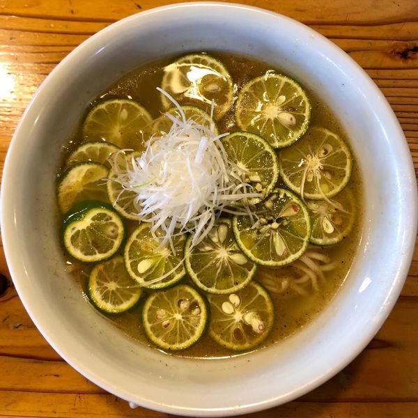 「すだち塩らー麺 (864円)」@らーめん工房 りょう花 松前店の写真