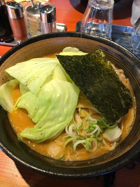 「味噌ラーメン   キャベツトッピング」@北海道らーめん 楓 平和島店の写真