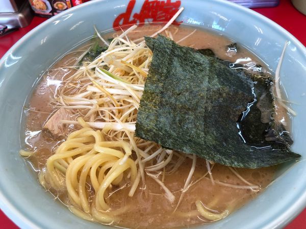 「ネギラーメン中盛り860円」@ラーメン山岡家 牛久店の写真