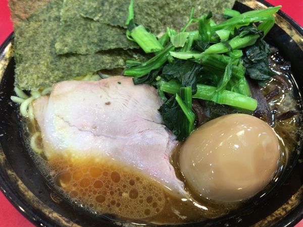 「ラーメン700円＋味玉40円＋きくらげ100円」@家系総本山 ラーメン吉村家の写真