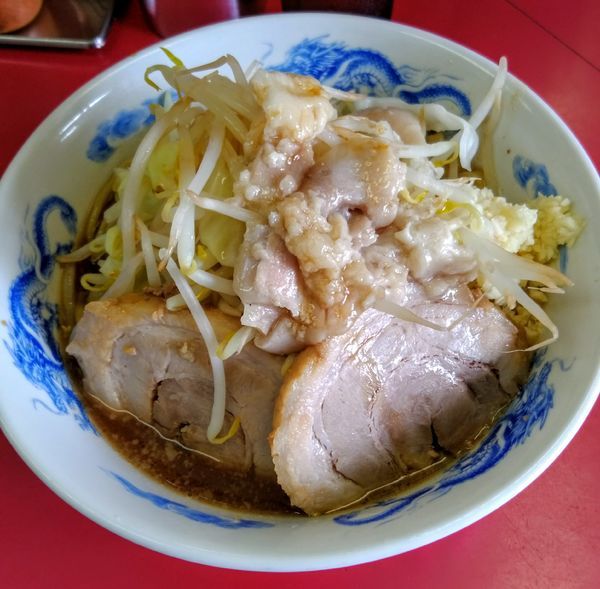 「ラーメン並盛 700円＋１豚増し 100円」@モッコリ豚の写真