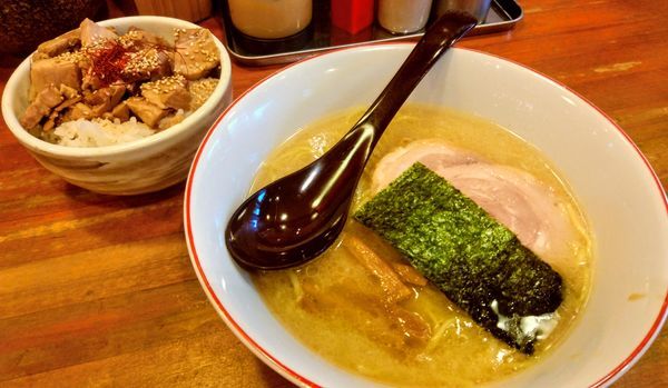 「サービスセット(百歩ラーメン&チャーシュー丼) 850円」@百歩ラーメン 朝霞店の写真