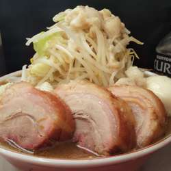 味たまラーメン大、追加豚2枚、ニンニクやさい脂増し