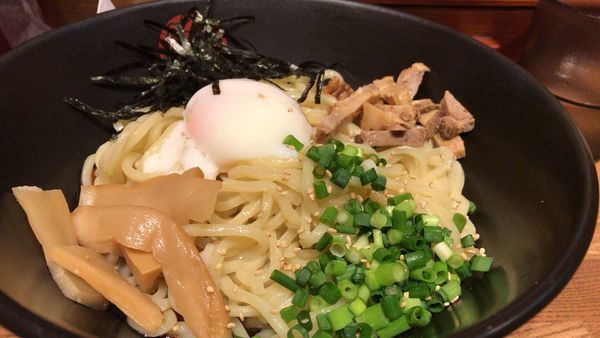 「温玉辛みそ油そば」@油ソバ専門店 山ト天 東京スクエアガーデン店の写真