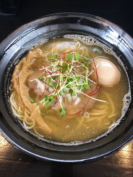 「にぼし(しお)らーめん(味玉)」@麺や 笑 ～Sho～の写真