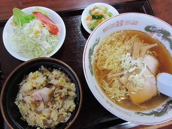 「ラーメンとチャーハン丼のセット」@加藤食堂の写真
