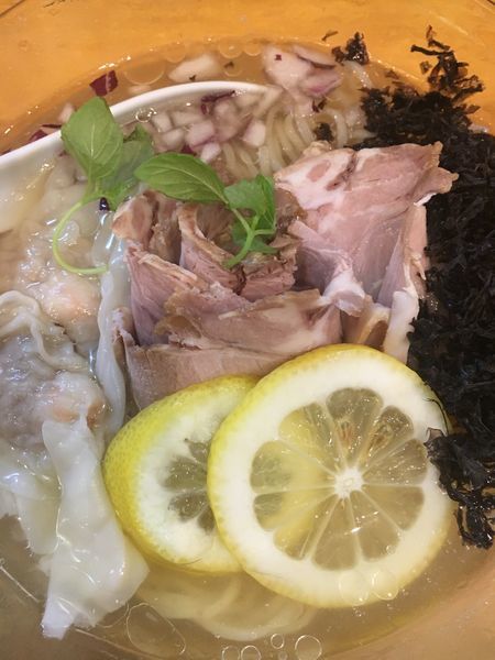 「焼鯵煮干の冷SIOワンタン麺」@中華そば ムタヒロ 大阪福島店の写真