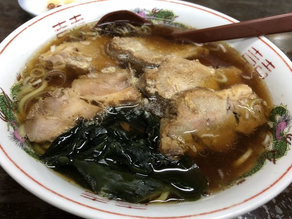 「チャーシュー麺＋つまみ多数＋アルコール多数」@観音坂食堂の写真