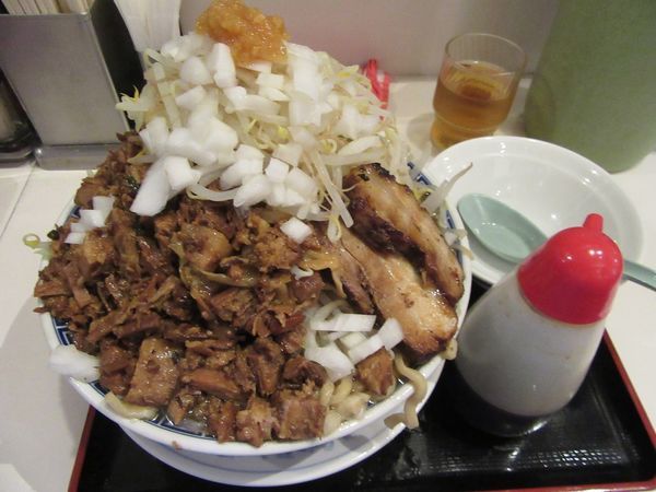 「限定　肉ふじ（１０００円）＋専用野菜マシ１５０円」@麺屋ゆうの写真