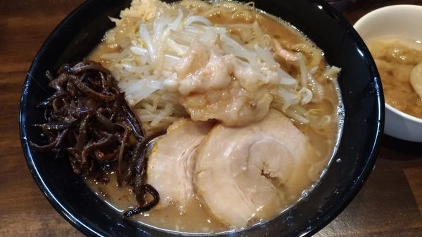 「らーめん（小）」@ガチ盛りラーメン アオイローの写真