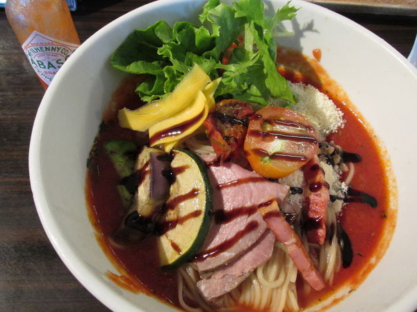 「完熟トマトの冷やしそば　「900円」」@麺や 豊の写真