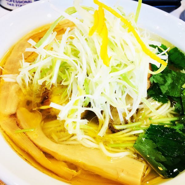 「鶏塩蕎麦」@鶏蕎麦かかしの写真