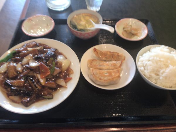 「茄子と豚肉煮込+半餃子+ライスセット 950円」@長城飯店の写真