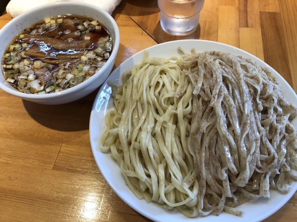 「焙煎小麦蕎麦２色つけ麺（大盛）　￥９００」@らぁめん りきどうの写真