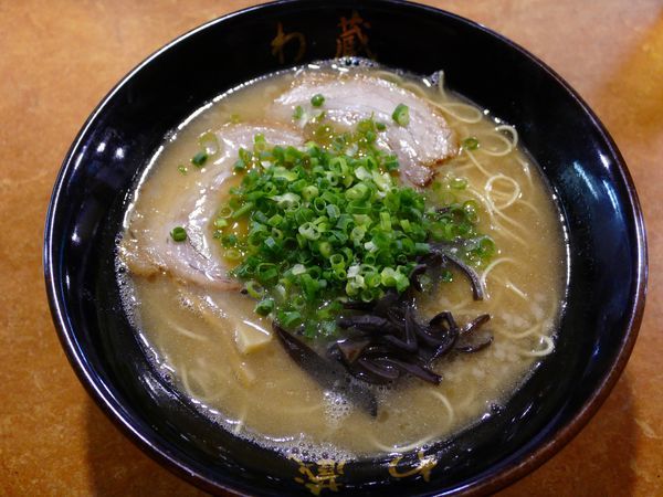 「らーめん¥650」@博多とんこつラーメン わ蔵 中目黒店の写真