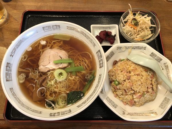 「半チャーハンとラーメン¥800 他」@ニュー富士見の写真