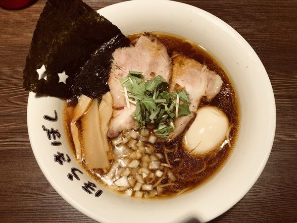 「味玉醤油ラーメン 850円」@自家製麺 ほうきぼし 赤羽駅前店の写真