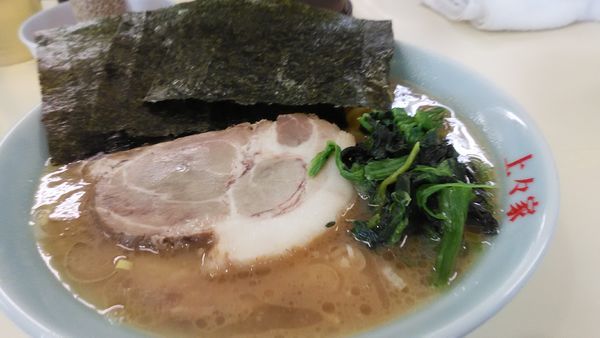 「チャーシュー麺　+　ほうれん草」@横浜家系ラーメン 上々家 環八矢口店の写真