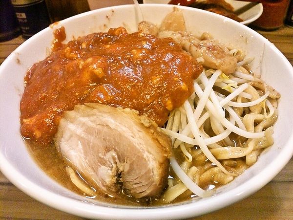 「フュージョン（ヤサイ少なめニンニクアブラ）」@火の豚 南越谷駅前店の写真