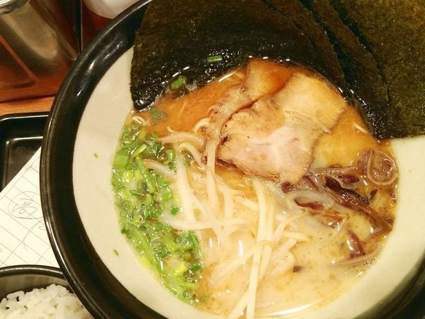 「黒らーめん＋のり（高菜ごはんセット）」@由丸 九段下店の写真