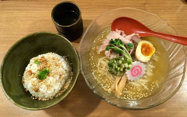 「［限定］白だし煮干三重奏-冷やしversion-＋鯛めし」@鯛塩そば 灯花 本店の写真