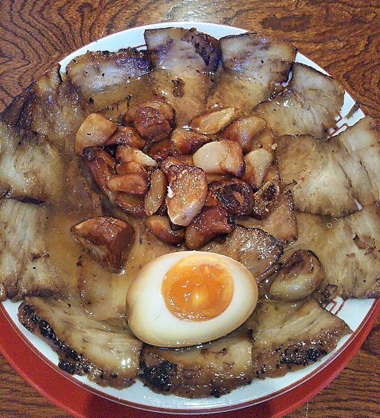 「焼豚ラーメン700円＋肉盛300円＋ニンニク100円」@焼豚ラーメン 三條の写真