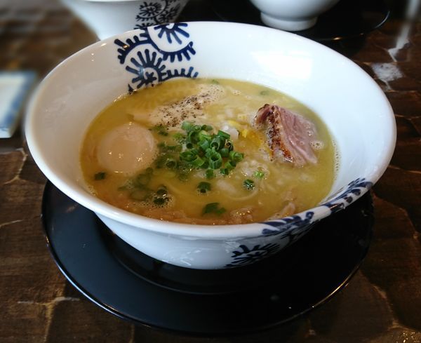 「特級純鶏そば＋餃子セット」@特級鶏蕎麦 龍介の写真