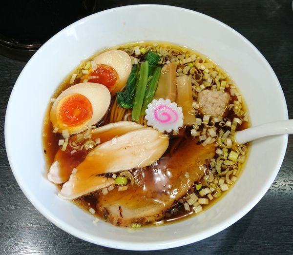 「醤油鶏中華そば(味玉入り)」@麺処 若武者 草加分店 東北六縣堂の写真
