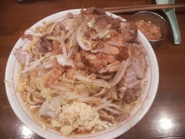 「ラーメン（300g）＋豚増し」@ラーメン荘 歴史を刻め 新栄店の写真