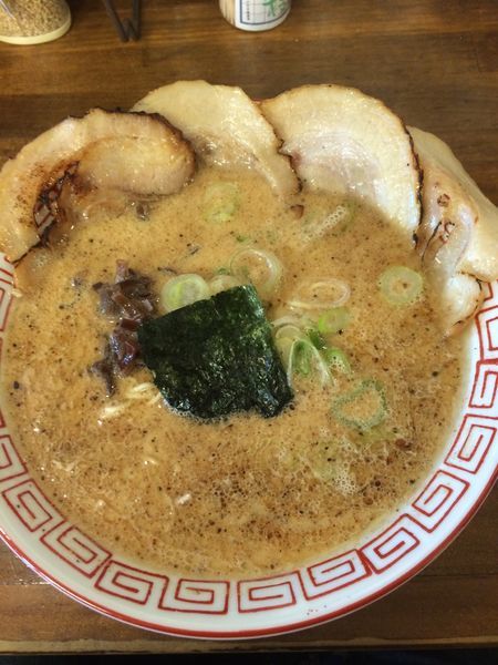 「豚骨醤油ラーメン」@十六代目 哲麺 大垣上面店の写真