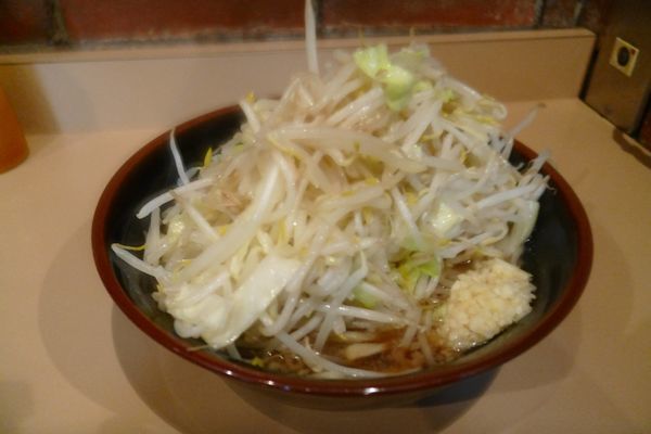 「醤油R¥800／ニンニク¥0」@The Outsidersの写真