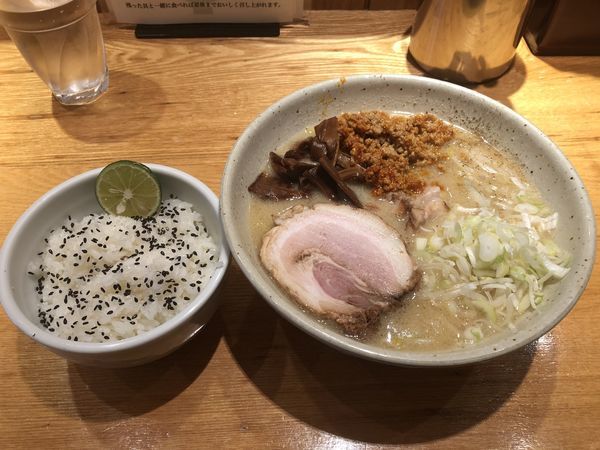 「味噌らーめん＋鬼玉＋すだち飯」@つじ田 味噌の章 飯田橋店の写真