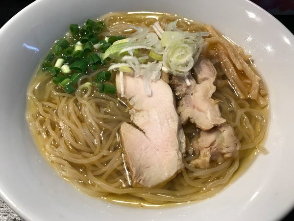 「純系鶏蕎麦（汐） 680円」@純系鶏蕎麦 琥珀の写真