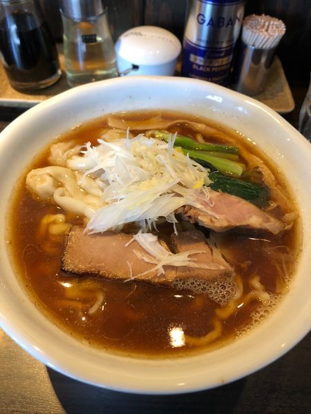 「ワンタン麺 太麺820円 大盛 100円」@麺や 豊の写真