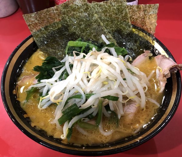 「チャシューメン＋味玉＋にらもやし（￥810＋￥40＋￥70）」@家系総本山 ラーメン吉村家の写真