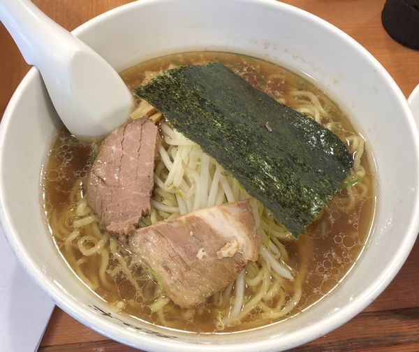 「醤油ラーメン＋サービスライス（￥594）」@麺ロード 大森店の写真