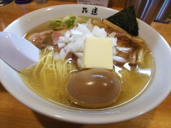 「塩バターらーめん880円煮玉子120円きざみ玉ねぎ50円」@地鶏らーめん 花道の写真