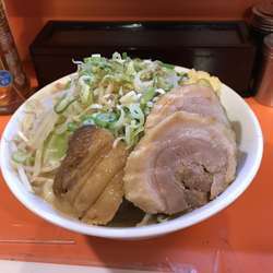 らーめん〈豚一切れ〉野菜、ニンニク、ネギ、カラメ