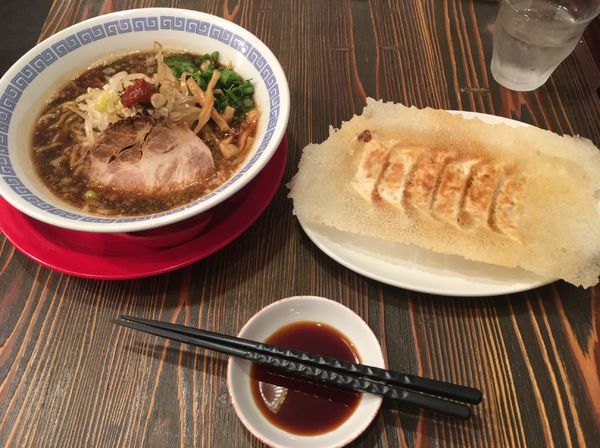 「紀州湯浅吟醸醤油ラーメン、羽根つき餃子」@麺屋 ひしおの写真