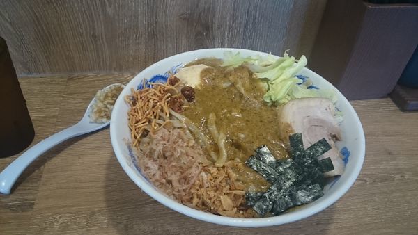 「冷やしまぜそば・倍(ニンニク以外全増し)￥９８０」@ジャンクガレッジ しらこばと公園前店の写真