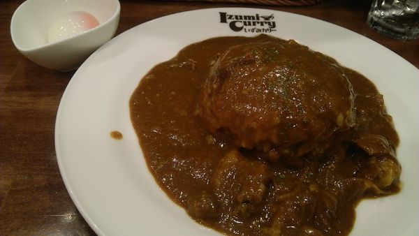 「牛スジカリー 700円 ＋ 温泉玉子 100円」@いずみカリー 水道橋店の写真