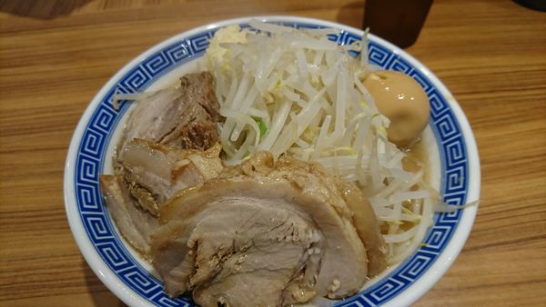 「豚玉ラーメン(並)+豚1枚￥880+100」@びんびん豚の写真