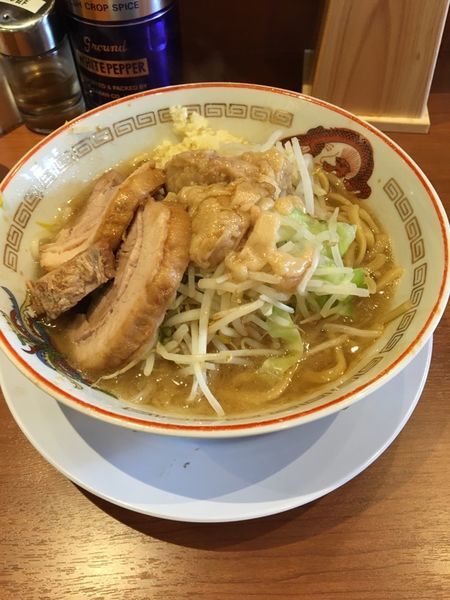 「小ラーメン　（野菜少なめ・油多め・ニンニク）」@豚山 町田店の写真