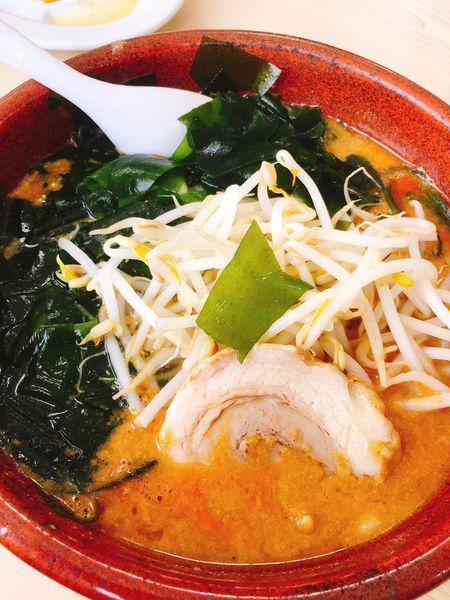 「ゴマ塩ワカメらーめん」@手打ちらーめん 金龍の写真