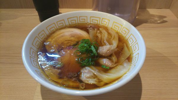 「海老ワンタン醤油らぁ麺  1,000円」@中村麺三郎商店の写真