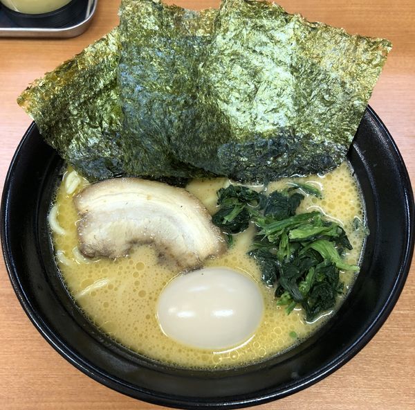 「醤油とんこつ＋味玉＋サービスライス（￥700＋￥100）」@横浜家系ラーメン 畿一の写真