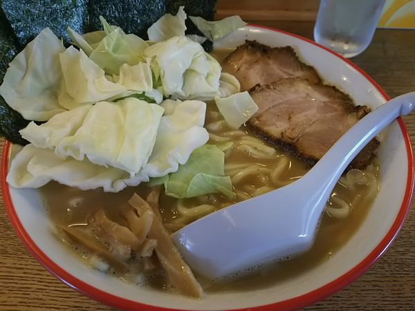 「豚骨醤油らーめん　（大盛り：サービス券）」@のんべえ食堂 天火の写真