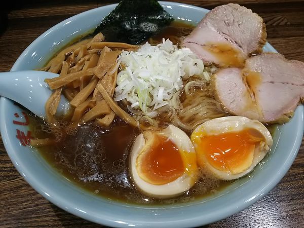「中華そば　（大盛り）　＋味玉：サービス券」@豚骨醤油ラーメン まじめ家の写真